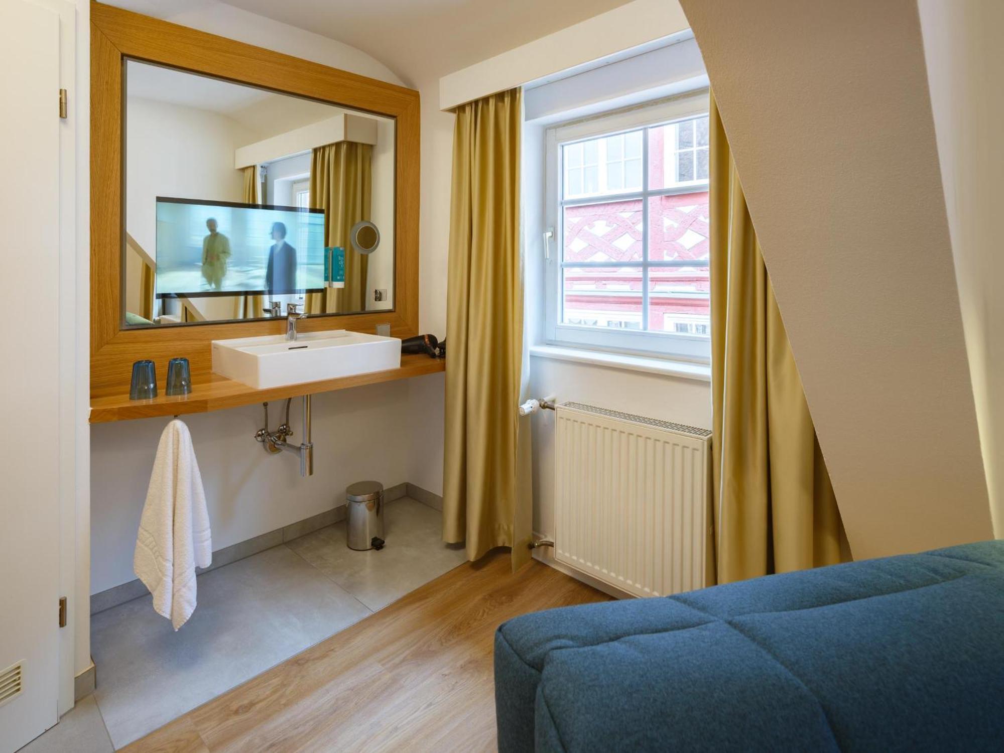 Hotel Restaurant Goldener Engel Heppenheim  ภายนอก รูปภาพ